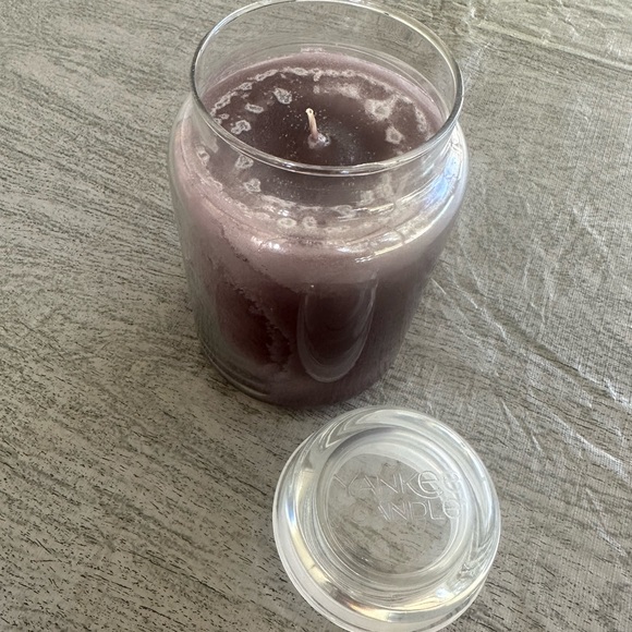 Yankee Candle Dried Lavender & Oak Large 22 Oz. Jar, New - Picture 7 of 10